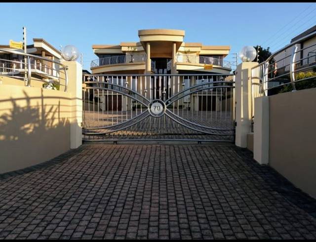 5 BEDROOM HOUSE FOR SALE IN OSLO BEACH